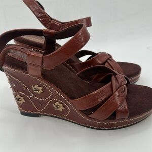 Seychelles Brown Leather Wedges with Gold Embellishments‎ 8.5 NWOB